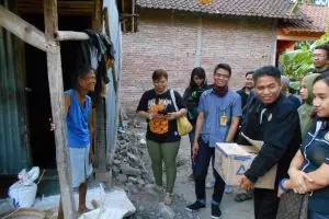 Komunitas ini blusukan berikan bantuan kepada para lansia