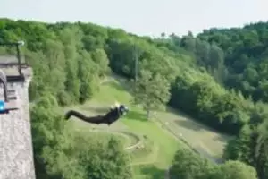VIDEO: Eksperimen ekstrim bungee jumping, tanpa tali!