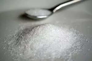 Kenali 20 nama lain MSG yang ada di makanan kemasan