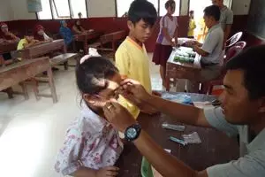 1.400 pelajar Bandung mendapat kaca mata gratis, horeee!