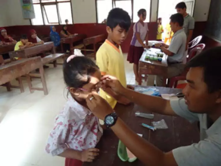 1.400 pelajar Bandung mendapat kaca mata gratis, horeee!