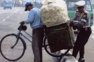 Masyarakat Indonesia harapkan makin banyaknya polisi baik seperti ini 