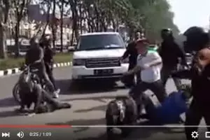 5 Kejanggalan video Ki Kusumo dibully di jalanan