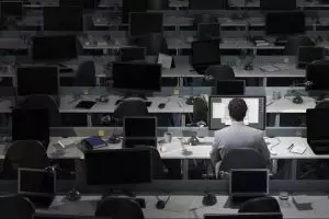 Gila kerja bisa tingkatkan risiko terkena stroke dan gangguan jantung 