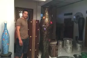 Anto, mulai usaha saat semester 7, kini eksportir andal lantai keramik