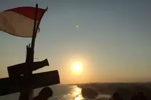 Tempat ini istimewa, bisa menikmati sunset dengan pemandangan 4 pantai