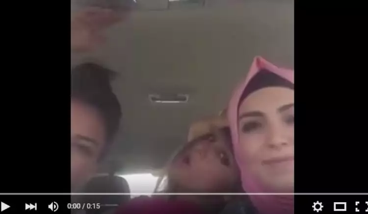 VIDEO: Begini jadinya kalau nekat selfie sambil nyetir