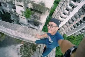 Lagi-lagi kuntilanak ikut 'nampang' bareng orang selfie