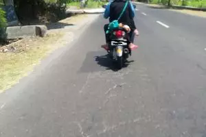 Foto pengendara taburkan serbuk mencurigakan hebohkan Jogja