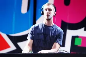 Tak ada alasan tak jatuh cinta sama Calvin Harris, ini 5 penyebabnya