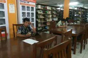 6 Tipe pengunjung perpustakaan, kamu termasuk yang mana? 