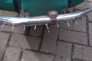 Garangnya Ninja keok oleh bemper Vespa tua