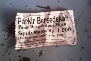 Di tempat ini bayar parkir sekaligus sedekah, luar biasa! 