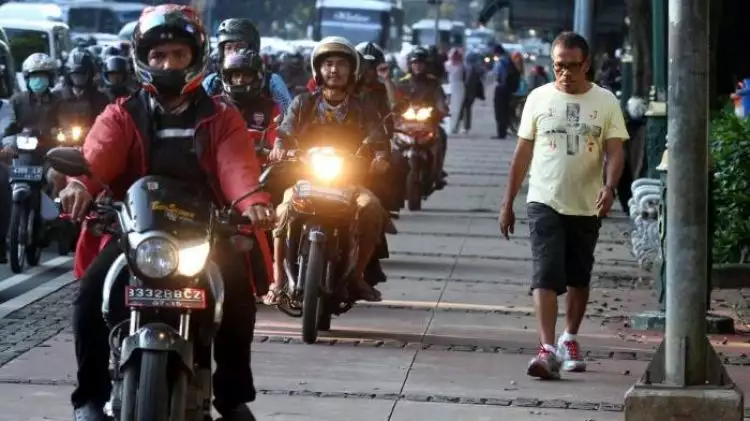 10 Hal ini bisa jadi alasan kenapa orang Jakarta ogah berjalan kaki
