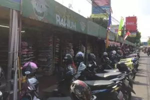 Tempat ini jadi rujukan mahasiswa hingga turis cari sepatu murah