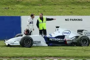 21 Foto-foto gagal parkir yang malah bikin senyum-senyum sendiri