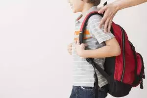 Tas sekolah terlalu berat bisa sebabkan sulit konsentrasi, hati-hati!
