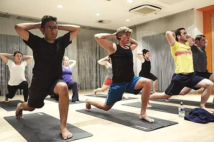 Broga: Yoga khusus cowok yang bikin kamu semakin macho