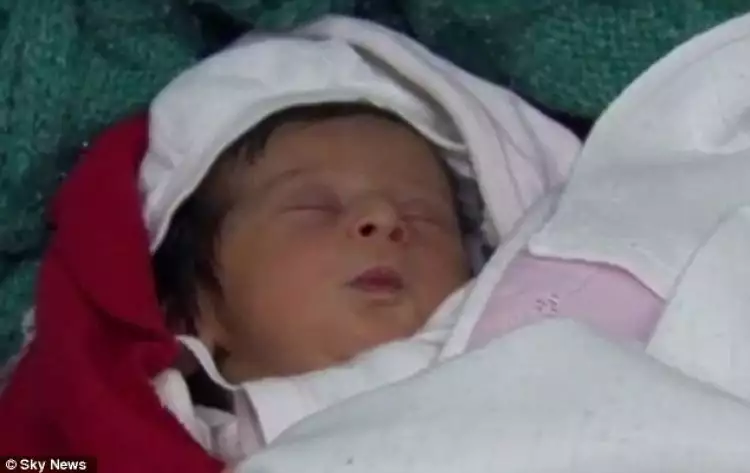 Bayi 'Harapan' dan 'Penampungan' lahir saat orangtua mereka mengungsi 