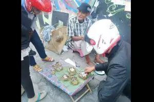 Pagi jaring ikan, siang dijual kakek ini tuai simpati banyak orang 