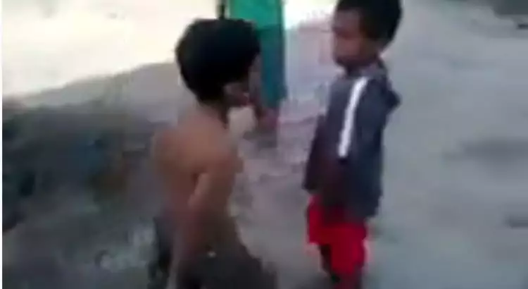 VIDEO: Miris, anak ini dibiarkan berantem, tapi ada hikmah di baliknya