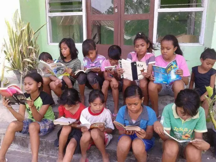 TKW di Hongkong ini rutin donasikan buku bagi pendidikan anak-anak NTT