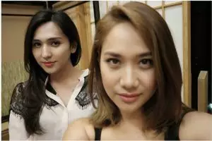 Transformasi Dena Rachman, dari penyanyi ganteng jadi cantik jelita!