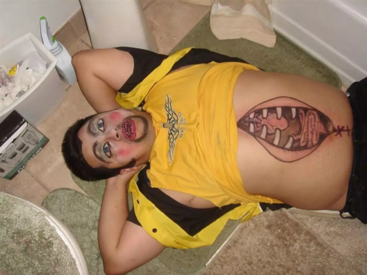 10 Kelakuan usil yang mungkin pernah kamu lakukan saat teman tidur