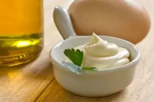Nggak cuma cocok jadi saus, mayones ternyata punya manfaat kecantikan!