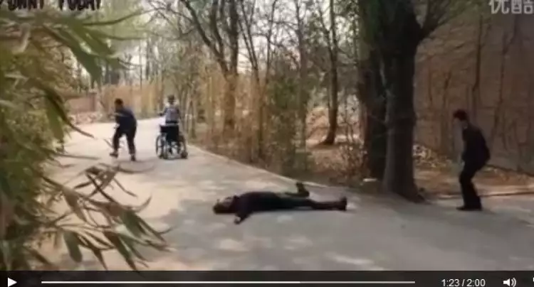 Gara-gara 'penembakan', pengguna kursi roda sembuh total!