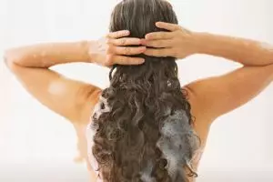 Dari belakang mirip cewek cantik, tapi nyatanya sosok ini bikin kaget!