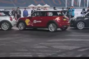 Skill parkir pria ini akan membuatmu terpana