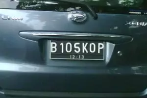 20 Pelat kendaraan unik bikin kamu tertawa