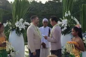 Foto pernikahan sesama jenis di Bali hebohkan netizen