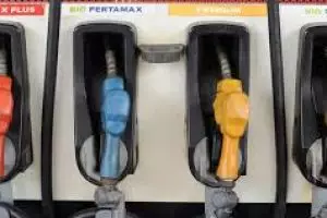 Warna gagang selang SPBU ternyata memiliki arti tersendiri, apa ya?