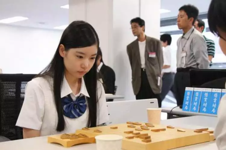 Beni Taketama, pemain catur Jepang cantik bisa bikin kamu deg deg ser!
