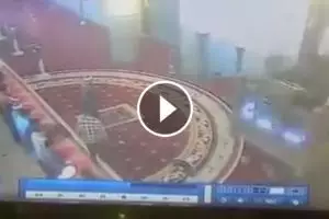 Video imam masjid negara ditampar pria yang muncul dari arah makmum