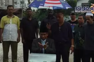 VIDEO: Cara dukun asal Malaysia hentikan kabut asap