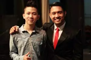 Bikin meleleh kaum hawa, kini ada guru ganteng Bahasa Indonesia, aw!