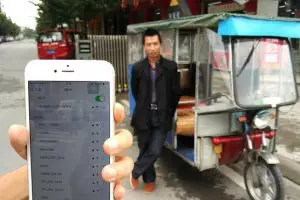 Bajaj ini sediakan iPad dan Wifi gratis untuk penumpangnya, top!