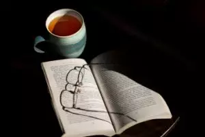 5 Cara membaca buku dengan cepat tapi kamu tetap bakal paham isinya