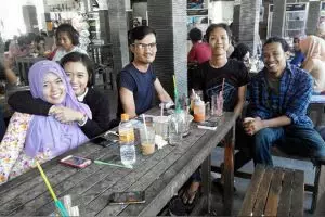 Alasan paling umum orang ke kantin selain untuk makan