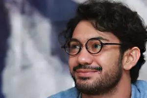 15 Pria ganteng ganteng berewokan, yakin kamu mau nyapu sampai bersih?