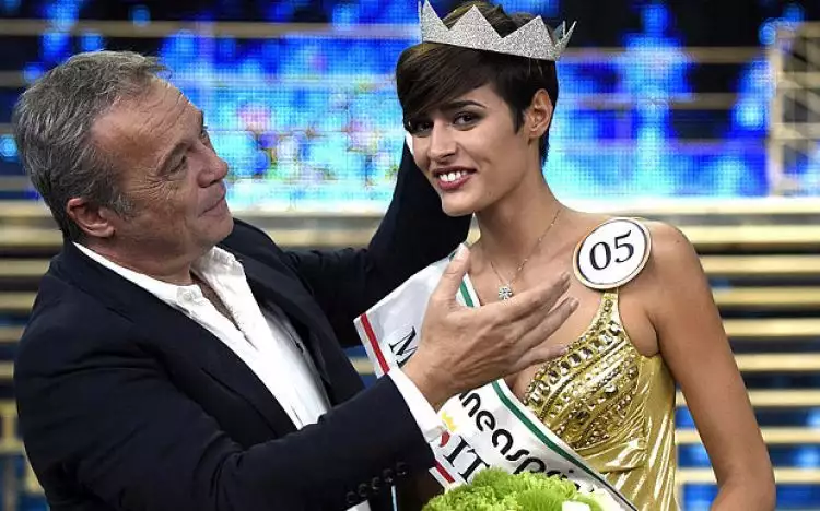 11-12 sama kasus Della JKT48, jawaban konyol Miss Italia bikin heboh!