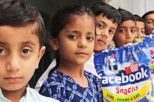 Wah, ada jajanan bernama 'Facebook', seperti apa ya rasanya?