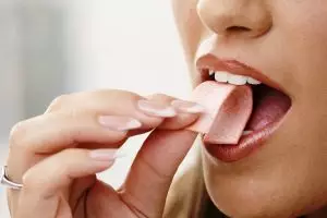 Tidak hanya perasaan, cowok dan cewek ternyata beda dalam mengunyah