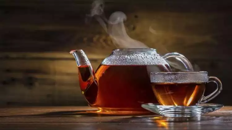 Meminum teh panas bisa memicu terjadinya kanker kerongkongan