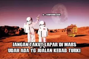 10 Meme penemuan air di Mars, masih mau pindah ke sana?