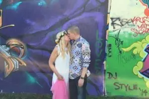 Bermula salah kirim SMS, wanita ini temukan jodoh lebih muda 30 tahun