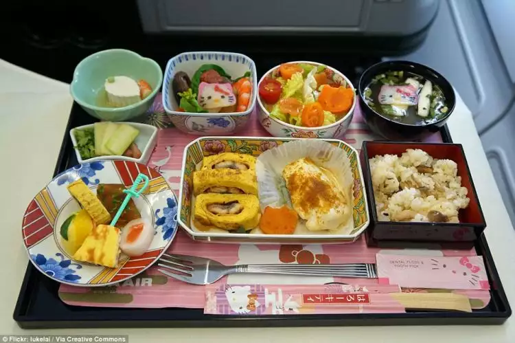 22 Foto menu makanan di pesawat ini dijamin bakal bikin kamu ngiler!